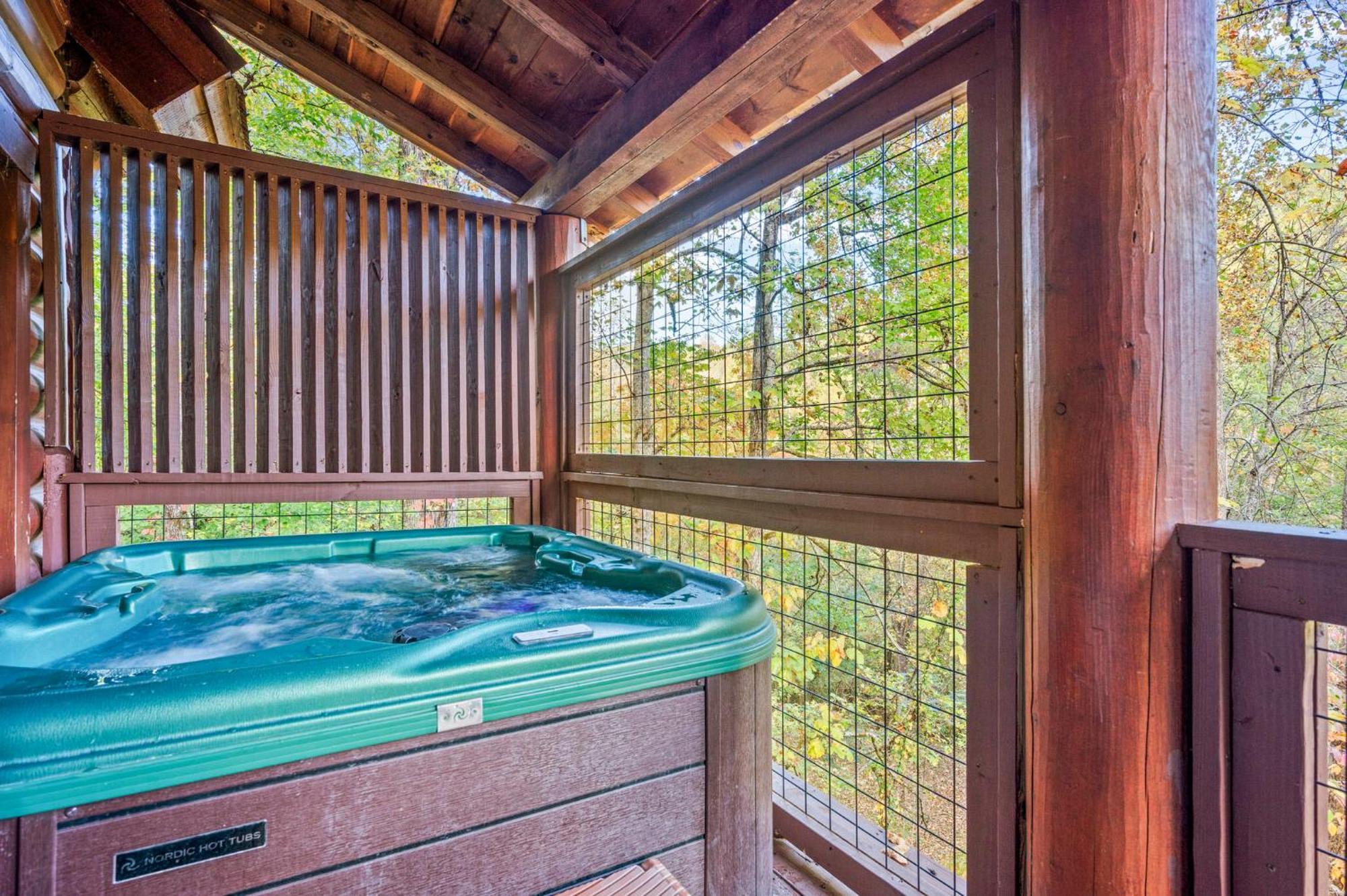 Relaxation Retreat - Pickleball Cabin - Wi-Fi, Fire Pit With Bar, Ev, Game Room, Hot Tub, Pool Access - Mins To Pf Sevierville Exterior foto